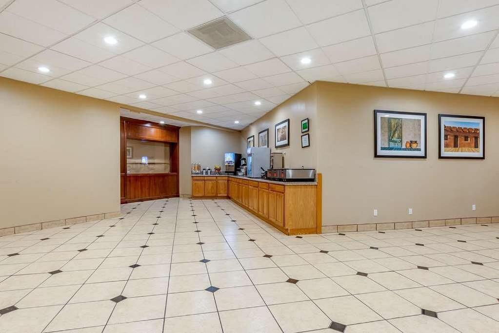Clarion Inn & Suites, Roswell Exteriör bild