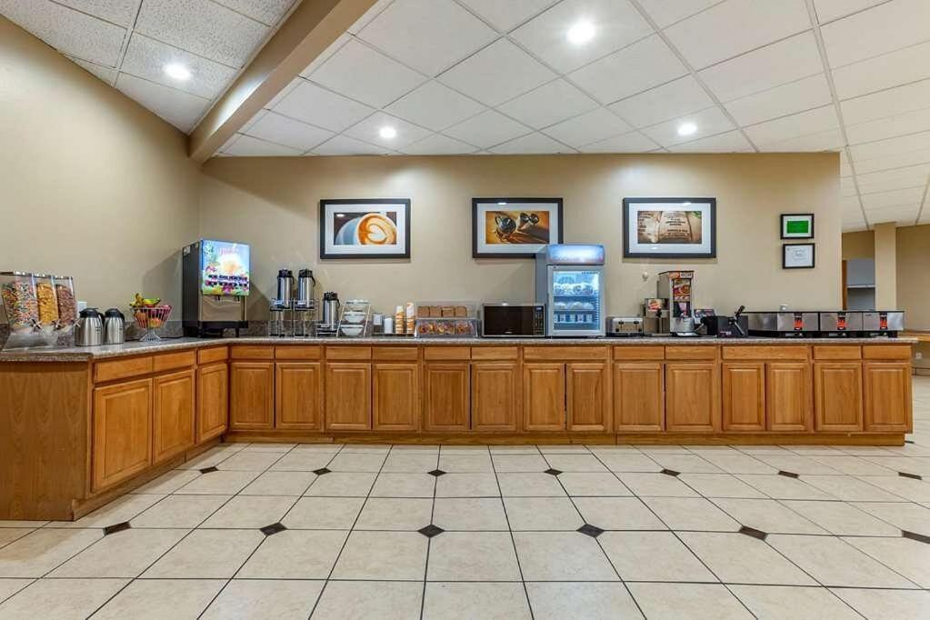 Clarion Inn & Suites, Roswell Exteriör bild