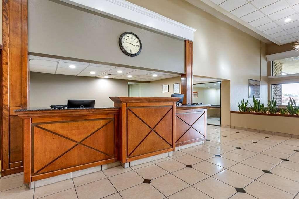 Clarion Inn & Suites, Roswell Exteriör bild