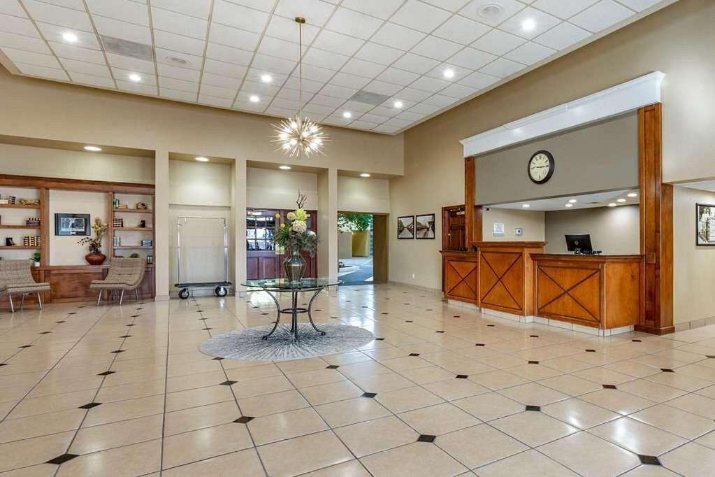 Clarion Inn & Suites, Roswell Exteriör bild