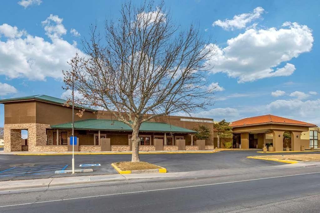 Clarion Inn & Suites, Roswell Exteriör bild