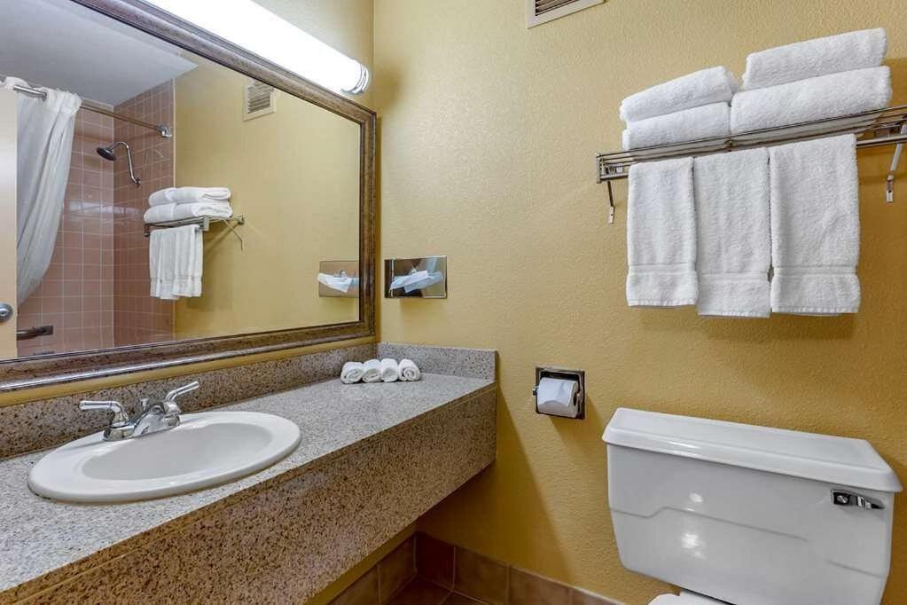 Clarion Inn & Suites, Roswell Exteriör bild