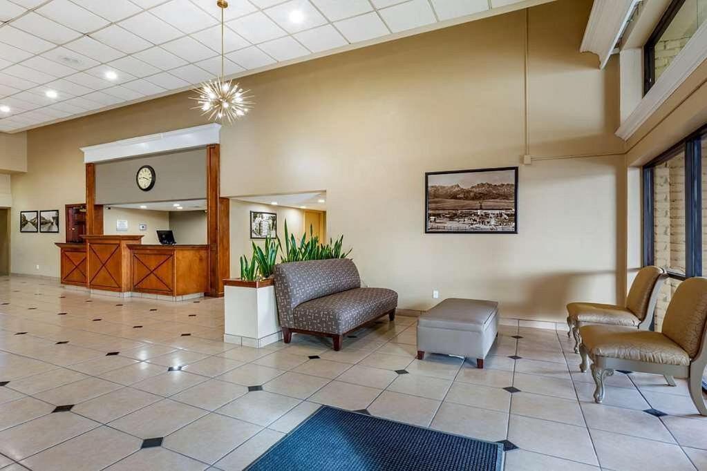 Clarion Inn & Suites, Roswell Exteriör bild