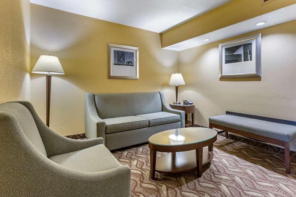 Clarion Inn & Suites, Roswell Exteriör bild