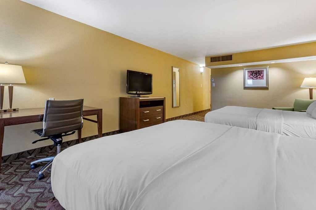 Clarion Inn & Suites, Roswell Exteriör bild