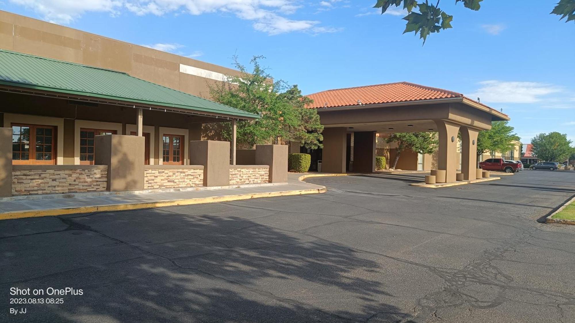 Clarion Inn & Suites, Roswell Exteriör bild